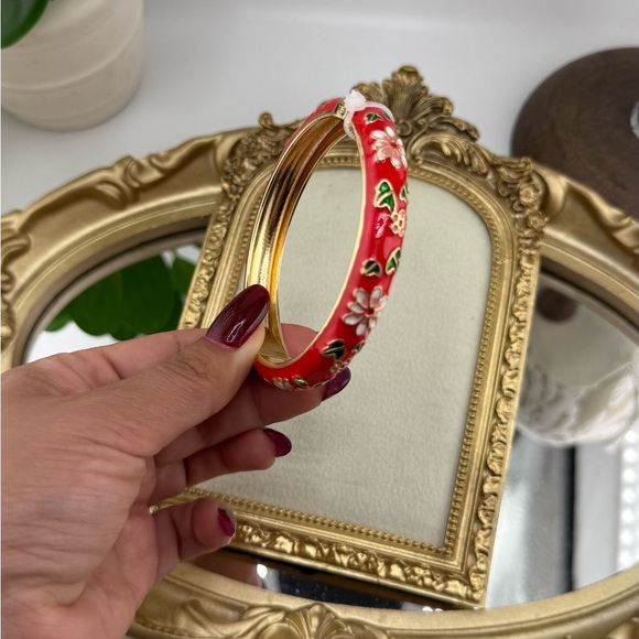 Red Floral Enamel Bangle Bracelet – Vintage Style Hinged Cuff - Picture 10 of 11